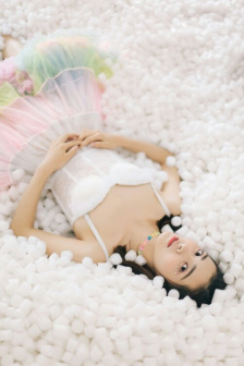 一件一件的剥掉她的衣服
